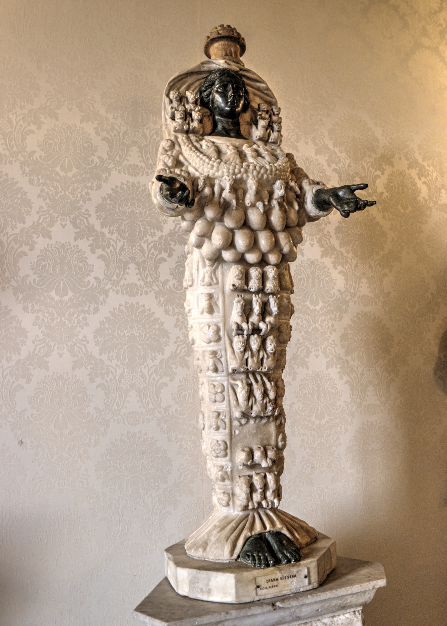 Artemida Efeska z Colli Albani, Muzea Kapitolińskie w Rzymie Artemida Efeska z Colli Albani, Muzea Kapitolińskie w Rzymie