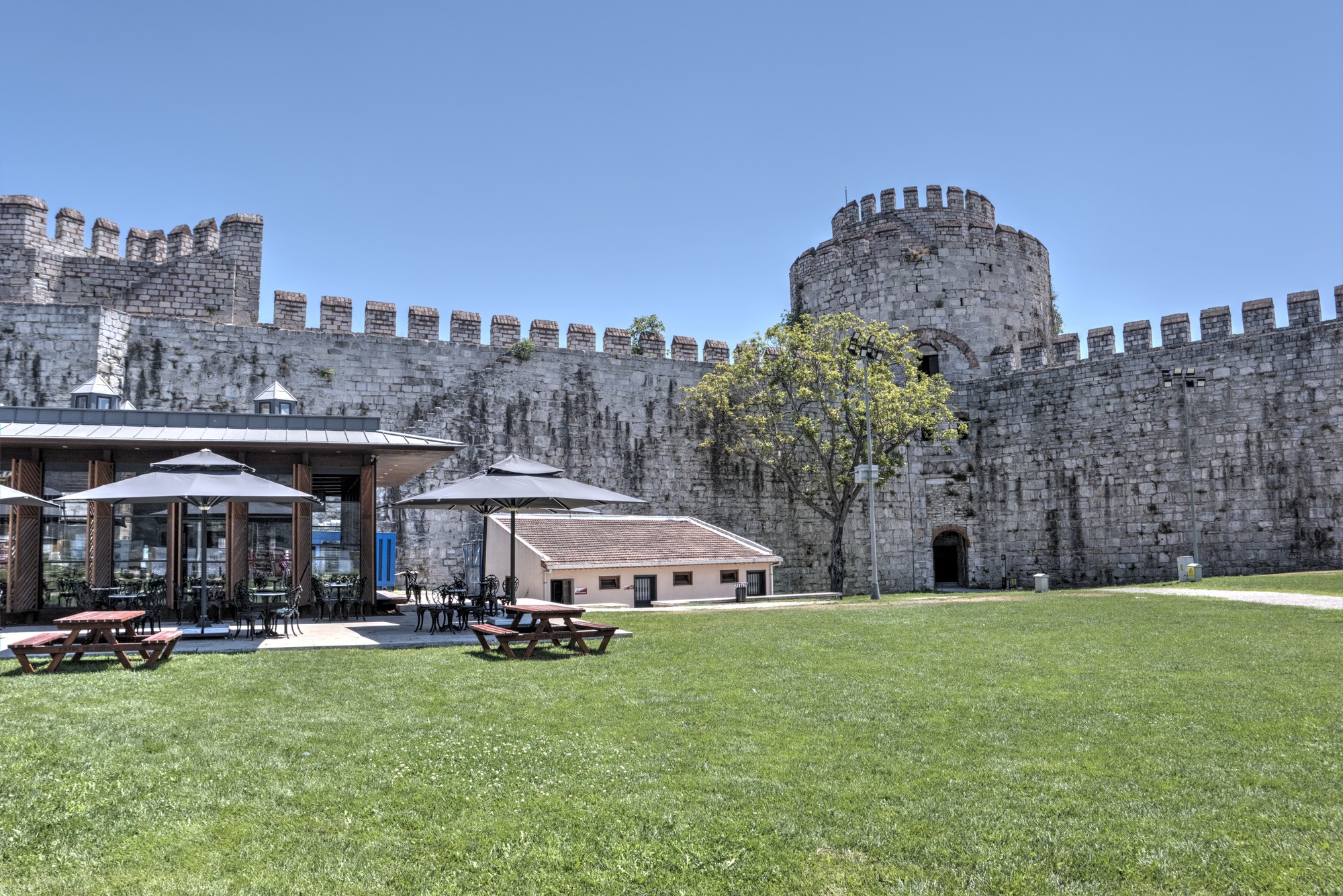 Cannon Tower and some modern facilities within the grounds of Yedikule Fortress Cannon Tower and some modern facilities within the grounds of Yedikule Fortress